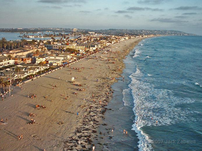 IMG_0045.JPG - Sunset shadows and shades engulf the beach.