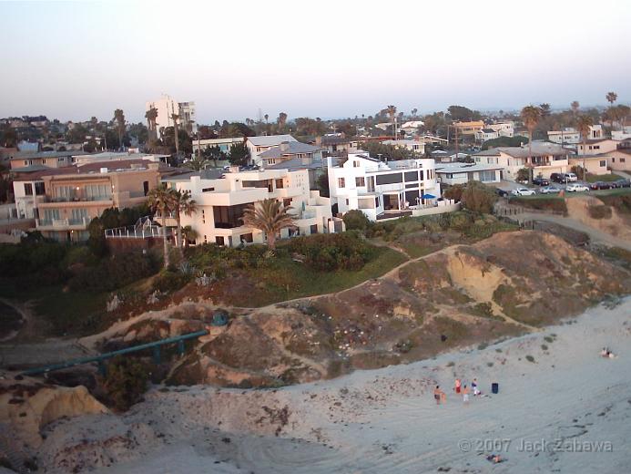 IMG_0213.JPG - Nice ocean view homes along Crystal Drive.