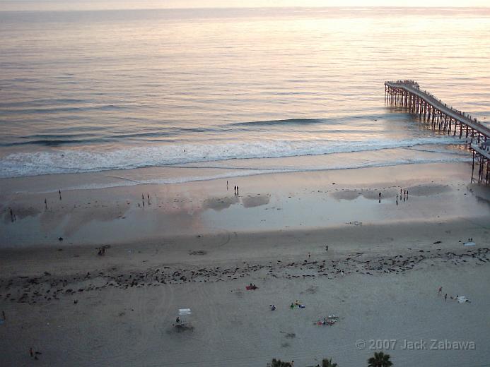 IMG_0036.JPG - The low tide water line reflects the sunset colors