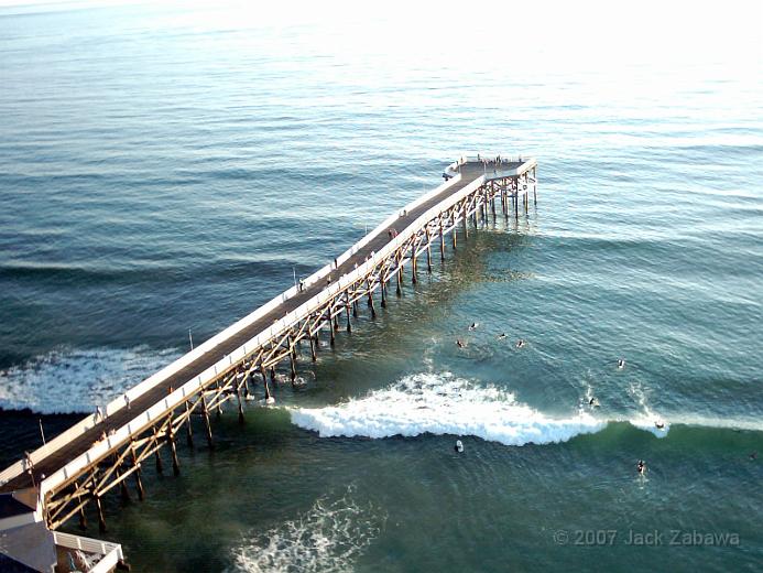 IMG_0012.JPG - Nice shot of the pier and surfers